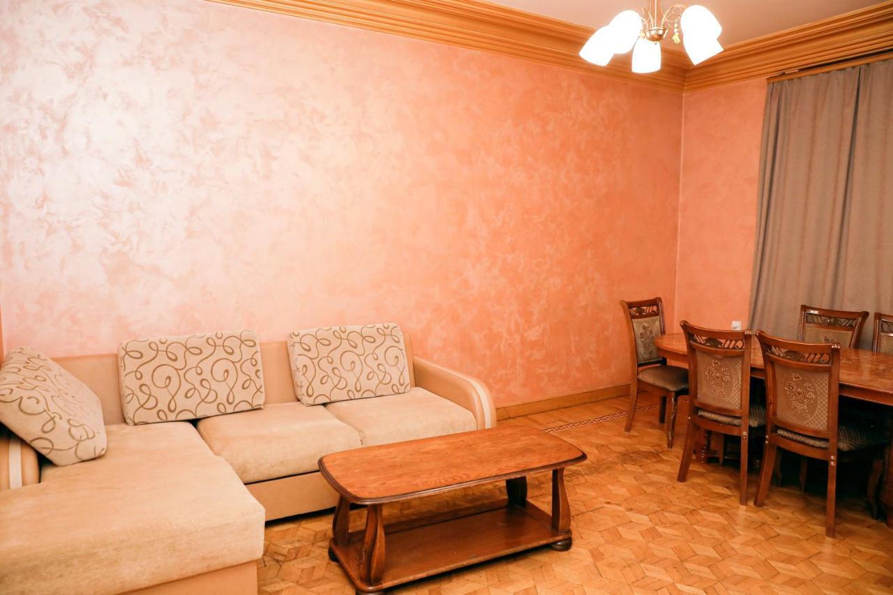 Big 3 Room Apartment On Republic Square Erivan Exterior foto