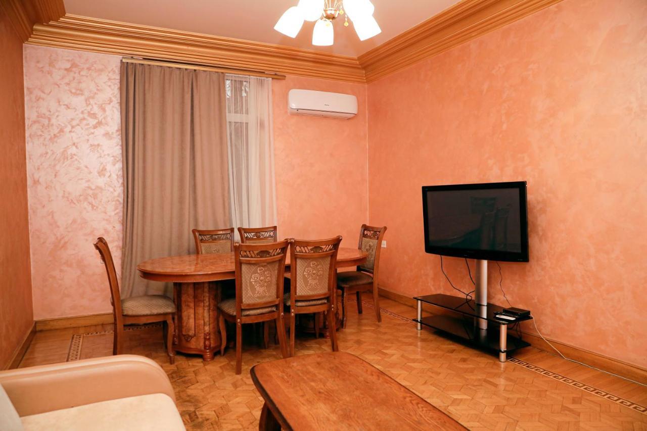 Big 3 Room Apartment On Republic Square Erivan Exterior foto