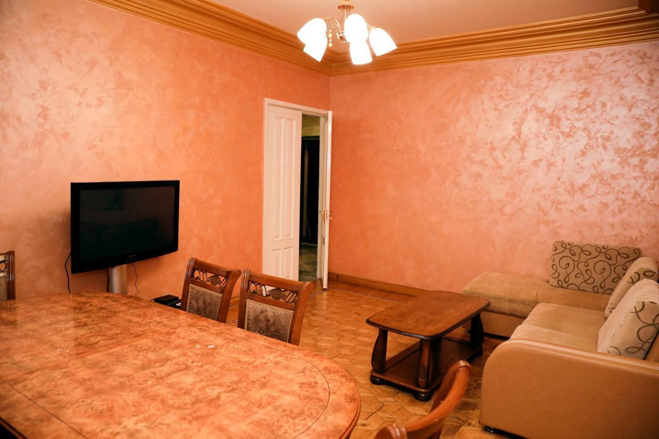 Big 3 Room Apartment On Republic Square Erivan Exterior foto